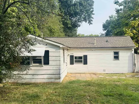 2208 Ravenswood Dr, Evansville, IN 47714