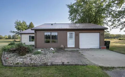 7790 E 620 S, Wolcottville, IN 46795