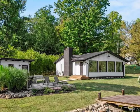 5682 W Partridge Dr, Mentone, IN 46539