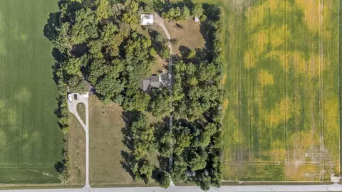 8812 Lafayette Center Rd, Yoder, IN 46798 photo 2