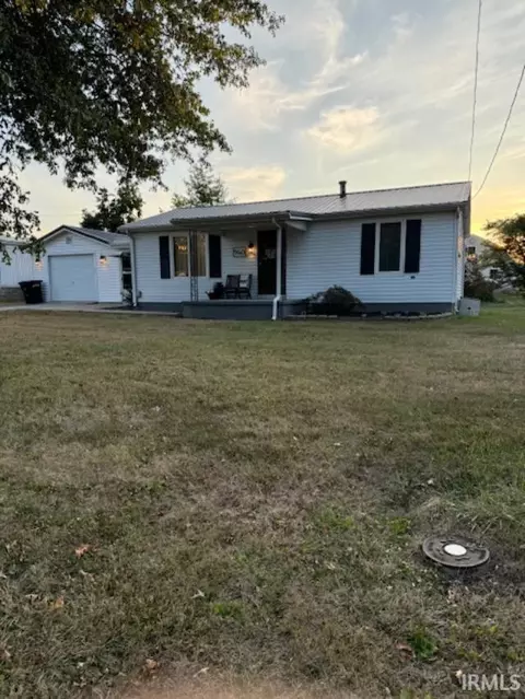 960 NE 5th St, Linton, IN 47441