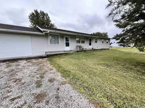 4076 N Bradfield Dr, Petersburg, IN 47567