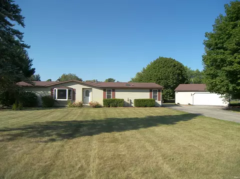 2554 E Brookfield Cir, Warsaw, IN 46582