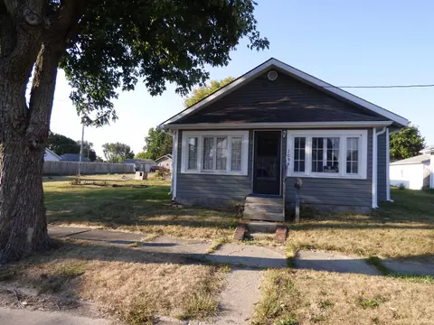 1054 W Mcclurg St, Frankfort, IN 46041