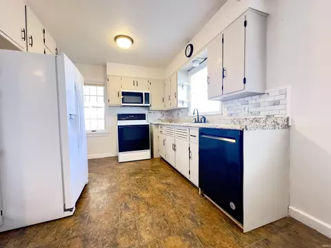 922 Macarthur St, Jasper, IN 47546 photo 3