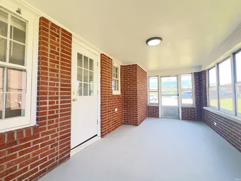 922 Macarthur St, Jasper, IN 47546 photo 2