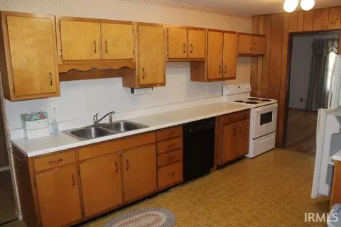 218 Moore Ave, Dunkirk, IN 47336 photo 4