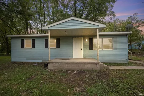 979 S Fifth St, Frankfort, IN 46041