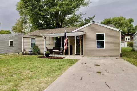 1621 S Oakdale Dr, Yorktown, IN 47396