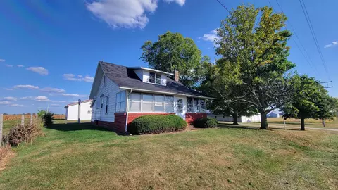 4502 S 800 Rd, Mentone, IN 46539