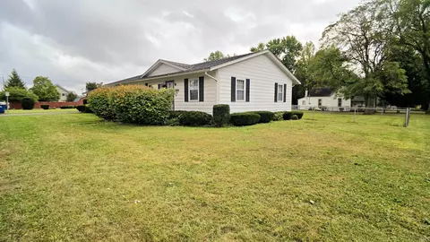 402 E 35th St, Marion, IN 46953 photo 1