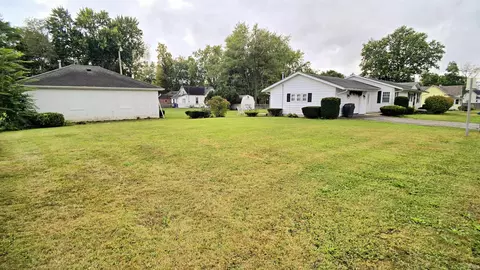 402 E 35th St, Marion, IN 46953 photo 2