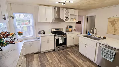 402 E 35th St, Marion, IN 46953 photo 9