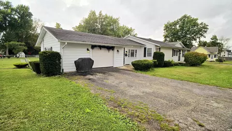 402 E 35th St, Marion, IN 46953 photo 3