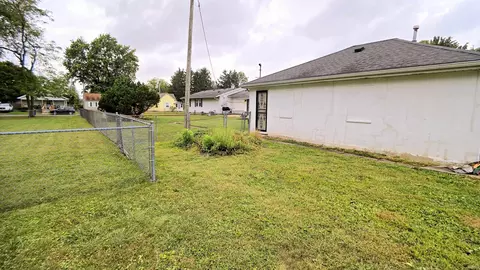 402 E 35th St, Marion, IN 46953 photo 26