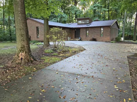8825 9b Rd, Plymouth, IN 46563
