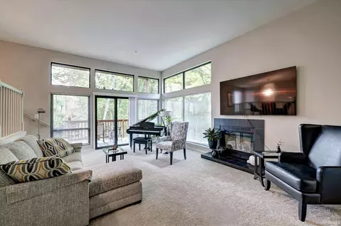 9469 S Pointe Lasalles Dr, Bloomington, IN 47401