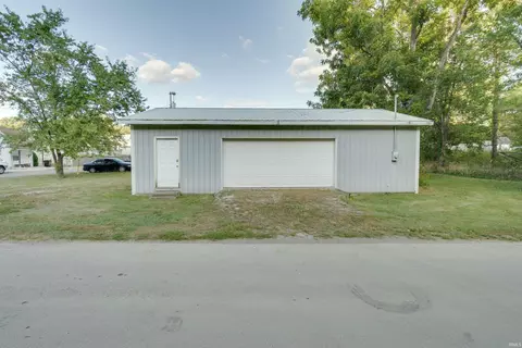 8280 N Sycamore St, Stinesville, IN 47464