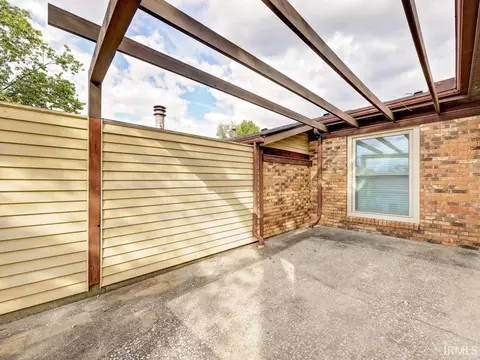 731 E Waterloo Ct, Bloomington, IN 47401 photo 2
