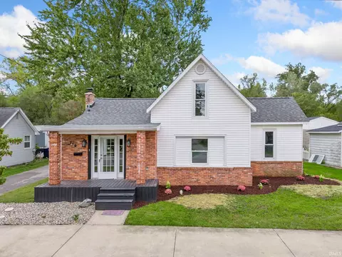 719 W Market St, Warsaw, IN 46580