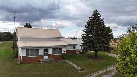 5064 W 300 N, Royal Center, IN 46978