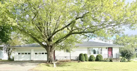 107 South St, Farmland, IN 47340