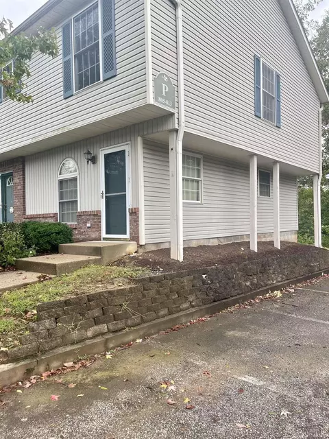 813 E Sherwood Hills Dr, Bloomington, IN 47401