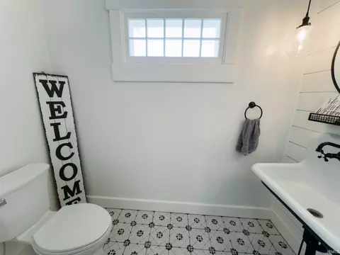 702 E Main St, Greentown, IN 46936 photo 11