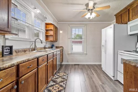 634 E State St, Princeton, IN 47670 photo 3