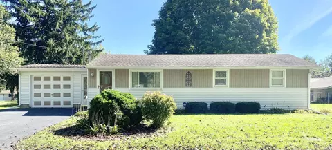 2400 S Stonehaven Dr, Yorktown, IN 47396