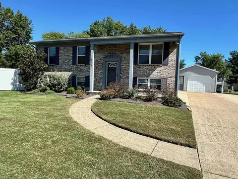 3104 Quail Hollow Ct, Evansville, IN 47715