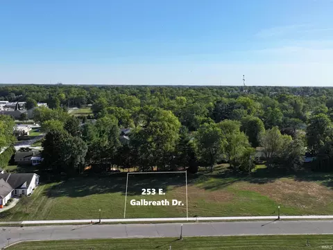 253 E Galbreath Dr, Winamac, IN 46996