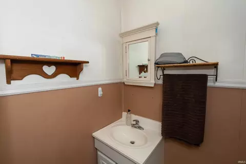 357 W 15th St, Auburn, IN 46706 photo 18