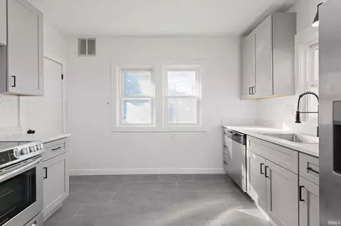 902 Ewing Ave, South Bend, IN 46613 photo 10