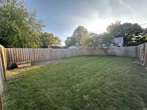 609 E Jackson St, Flora, IN 46929 photo 4