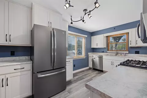 1236 Saint Joe River Dr, Fort Wayne, IN 46805
