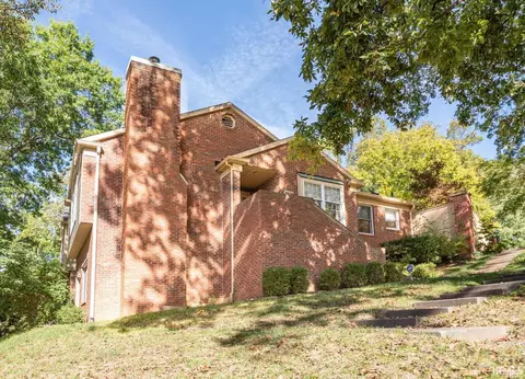2620 E Windermere Woods Dr, Bloomington, IN 47401