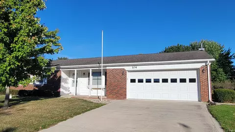 104 N Cheyenne Dr, Warsaw, IN 46582