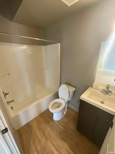 Bath - 425 N Walnut St, Bloomington, IN 47404 photo 2 of 3