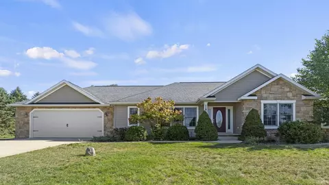 28 N Superior Ave, Warsaw, IN 46582