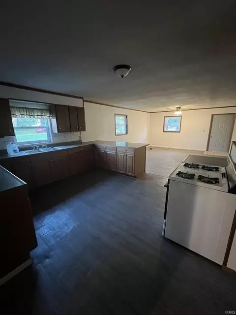 403 E Smith St, Oxford, IN 47971 photo 5