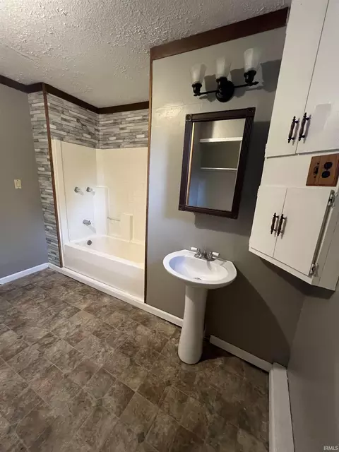 403 E Smith St, Oxford, IN 47971 photo 10