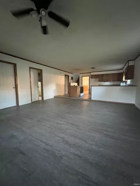 403 E Smith St, Oxford, IN 47971 photo 2