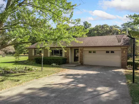 6262 N Edgewood Ct, Leesburg, IN 46538