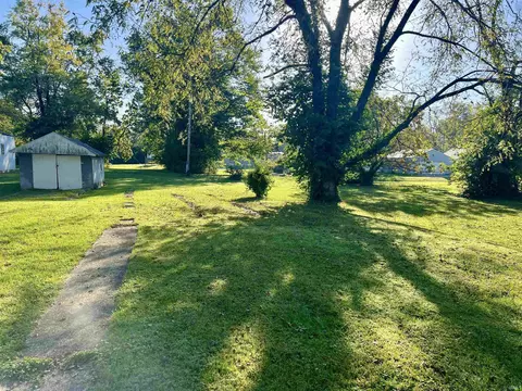 532 S 6 St, Mitchell, IN 47446 photo 2