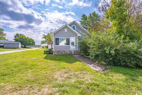 314 N Locust St, Oaktown, IN 47561
