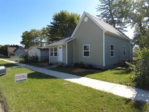 416 W Oak St, Mitchell, IN 47446 photo 2
