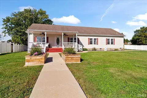 320 S Walnut St, Dale, IN 47523