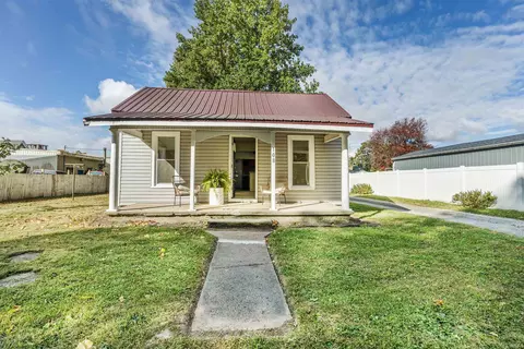 108 S Logan St, Burnettsville, IN 47926