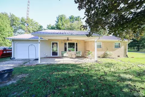 135 E Bloch St, Crane, IN 47522